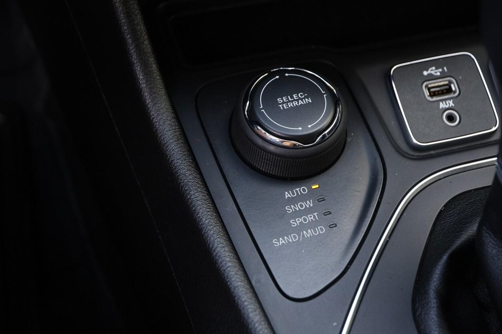 Jeep Cherokee Vehicle Full-screen Gallery Image 19