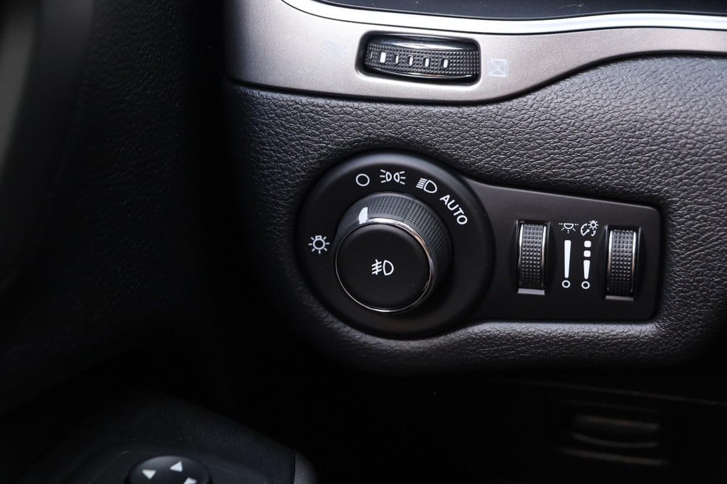 Jeep Cherokee Vehicle Full-screen Gallery Image 20