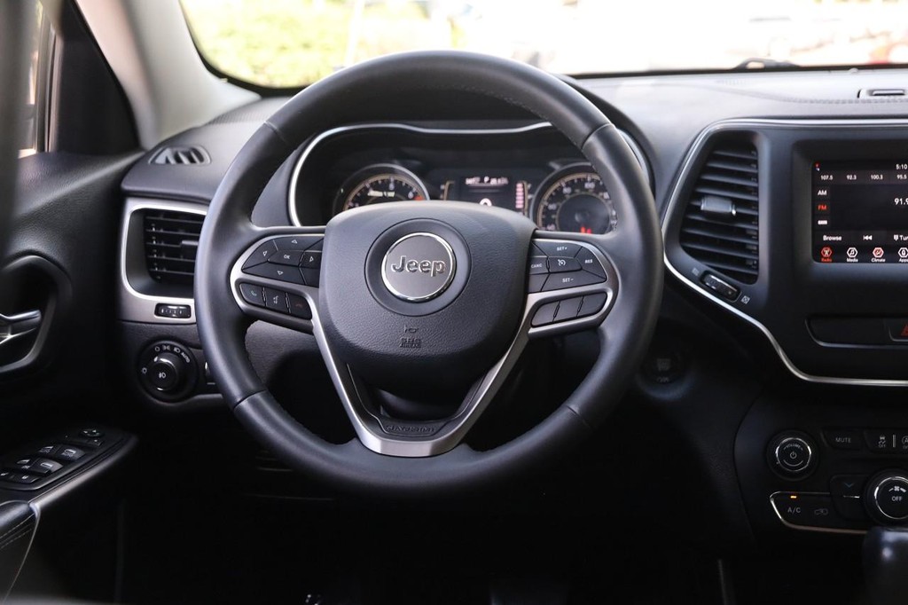 Jeep Cherokee Vehicle Full-screen Gallery Image 23