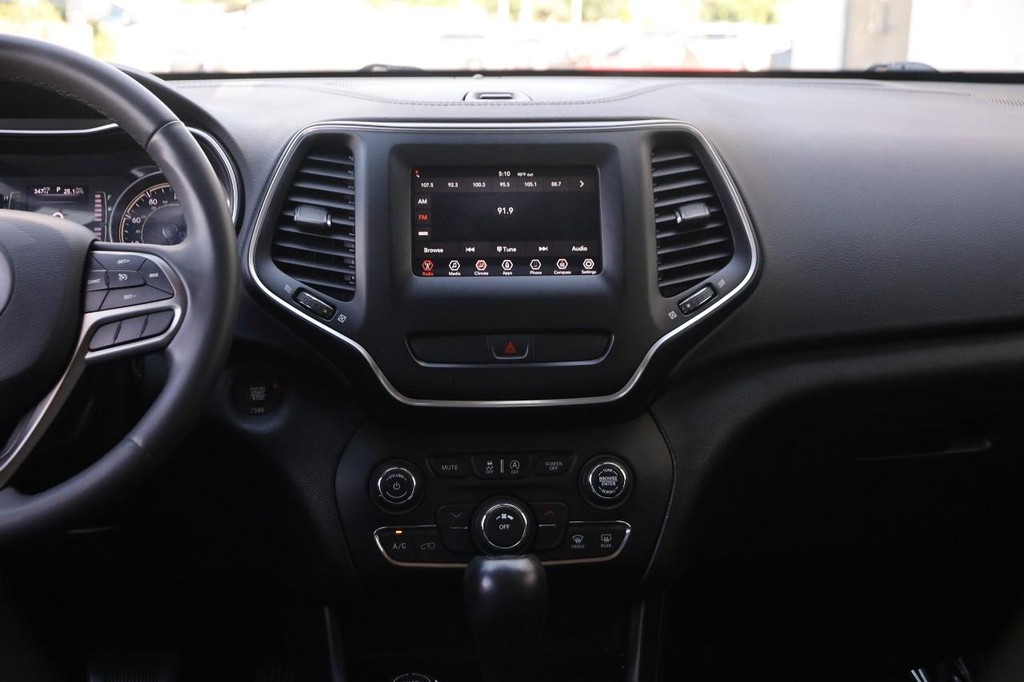 Jeep Cherokee Vehicle Full-screen Gallery Image 24