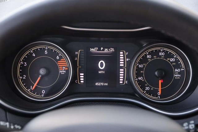 Jeep Cherokee Vehicle Image 13
