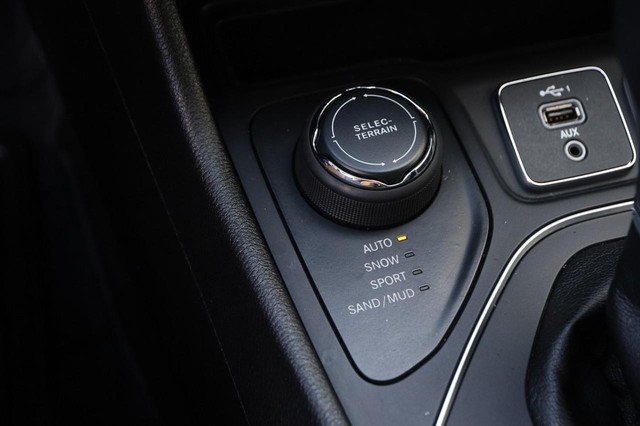 Jeep Cherokee Vehicle Image 19