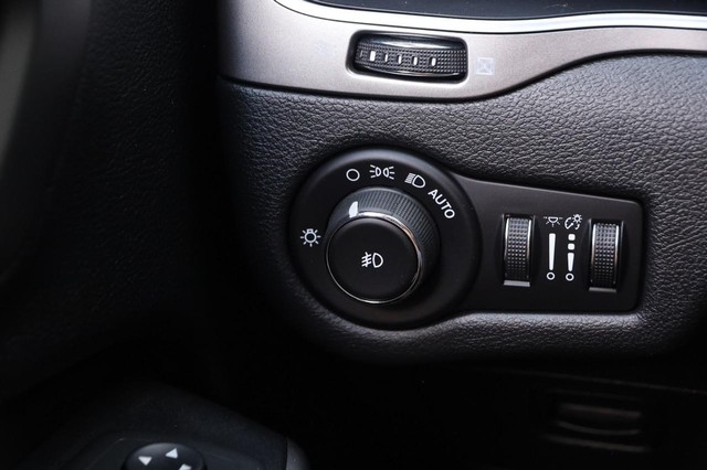 Jeep Cherokee Vehicle Image 20