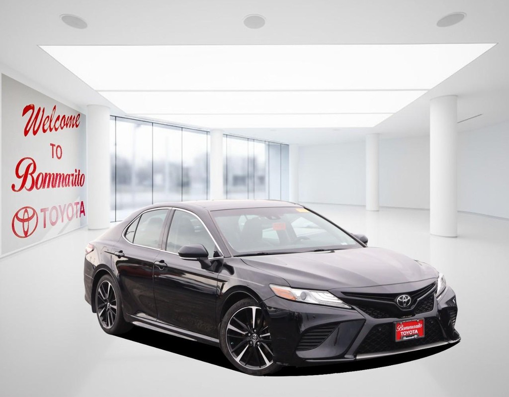 Toyota Camry Vehicle Full-screen Gallery Image 2