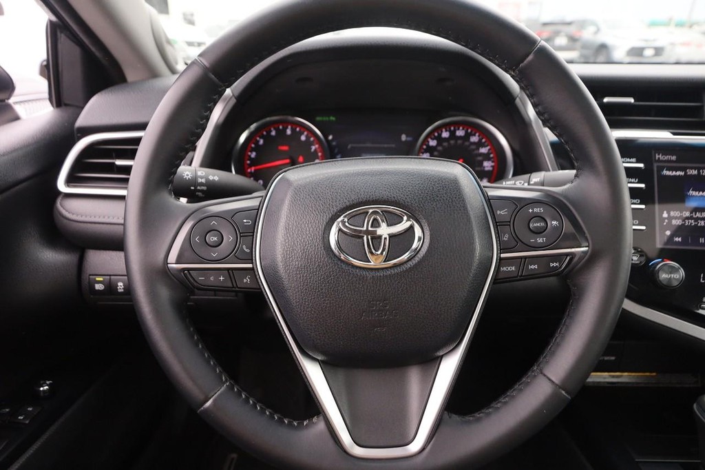 Toyota Camry Vehicle Full-screen Gallery Image 11