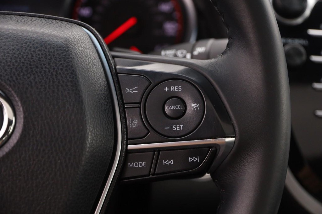 Toyota Camry Vehicle Full-screen Gallery Image 13