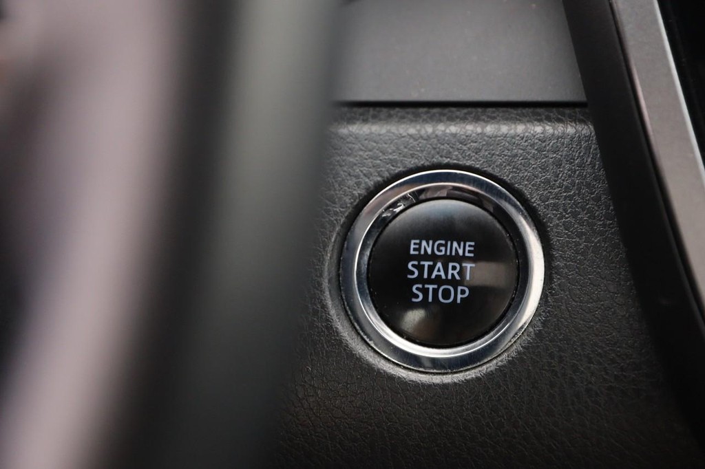 Toyota Camry Vehicle Full-screen Gallery Image 15