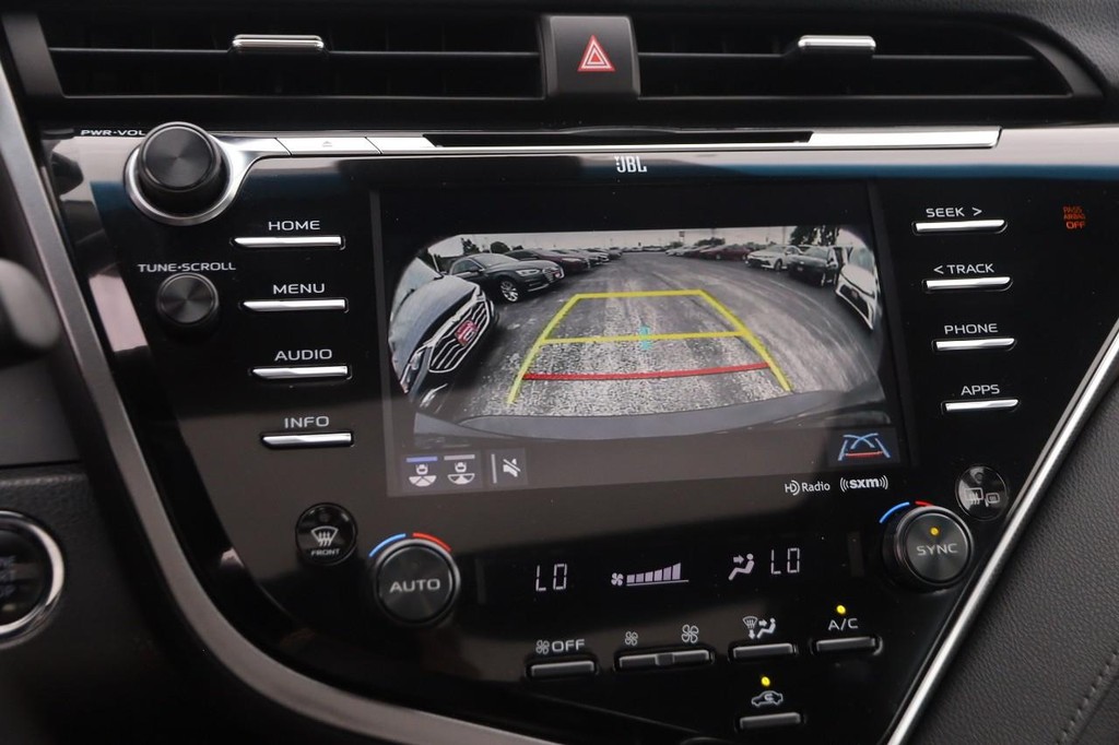 Toyota Camry Vehicle Full-screen Gallery Image 17