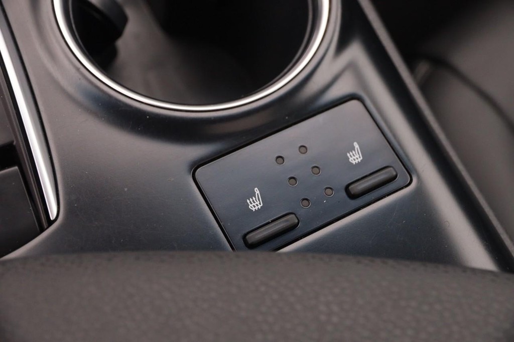 Toyota Camry Vehicle Full-screen Gallery Image 21