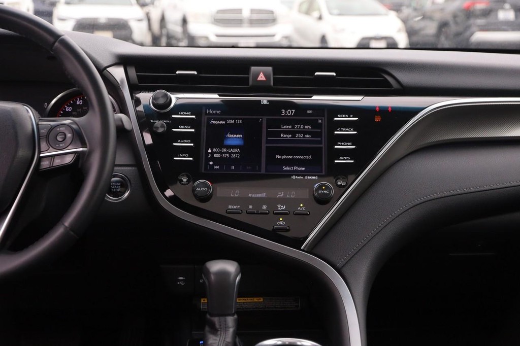 Toyota Camry Vehicle Full-screen Gallery Image 26