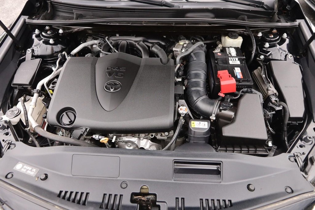 Toyota Camry Vehicle Full-screen Gallery Image 29