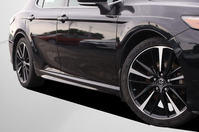 Toyota Camry Vehicle Image 03