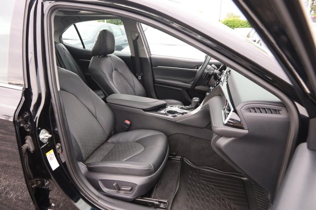 Toyota Camry Vehicle Image 28