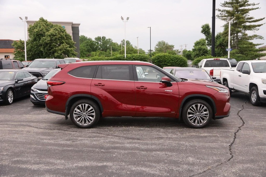 Toyota Highlander Vehicle Full-screen Gallery Image 5