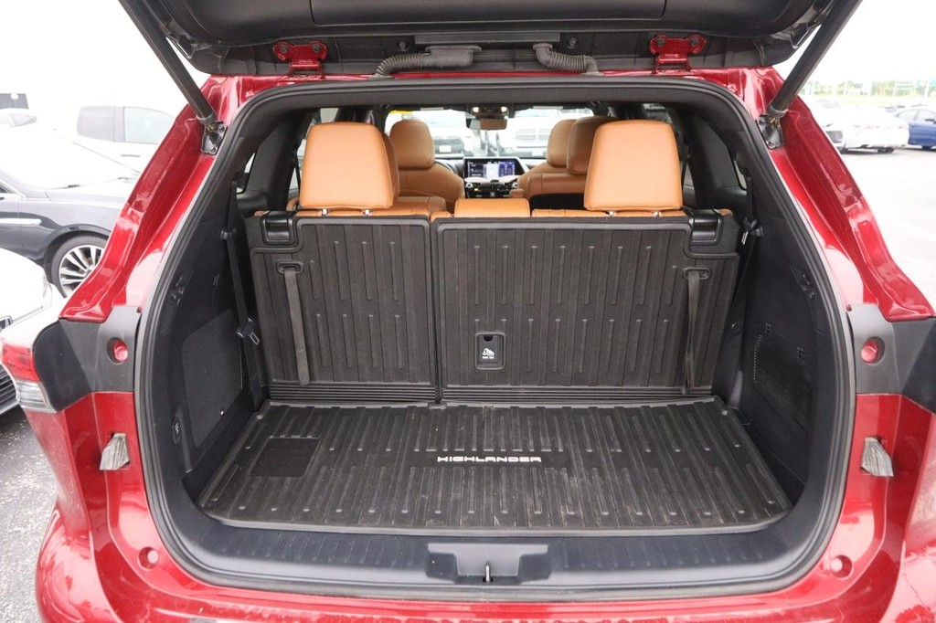 Toyota Highlander Vehicle Full-screen Gallery Image 7