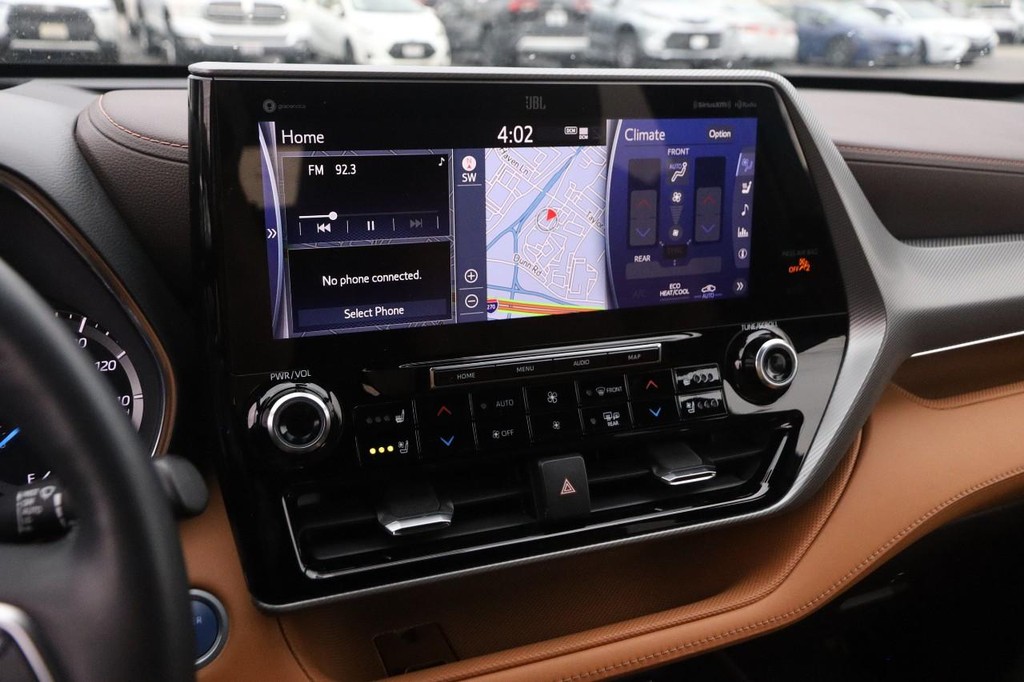 Toyota Highlander Vehicle Full-screen Gallery Image 17