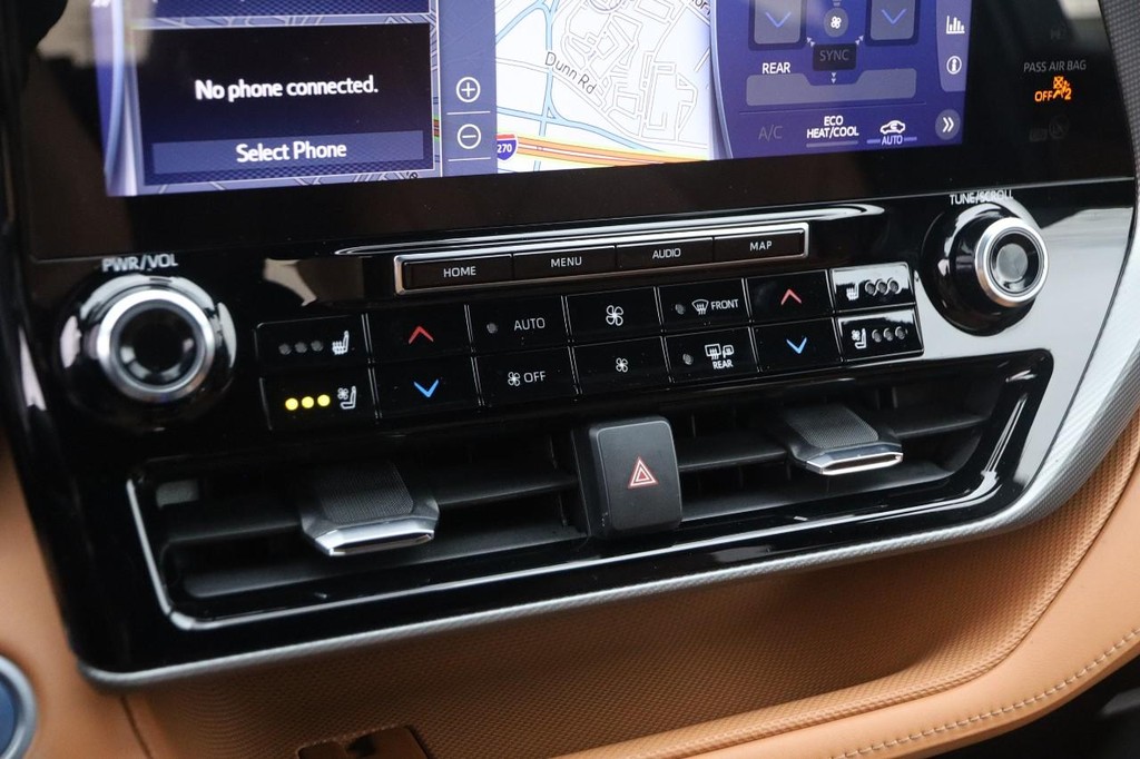 Toyota Highlander Vehicle Full-screen Gallery Image 19