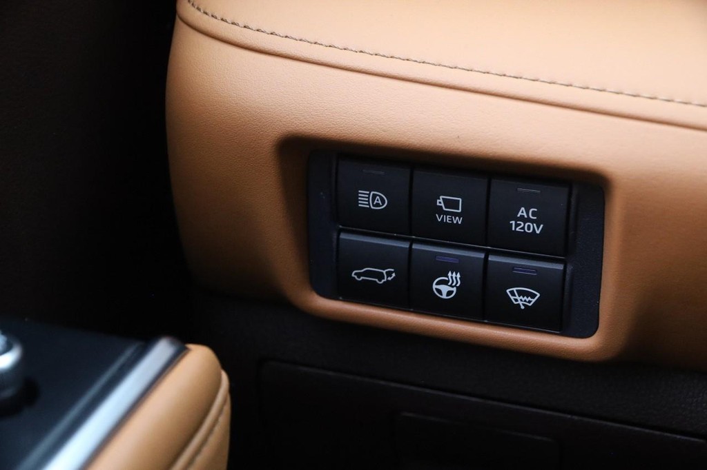 Toyota Highlander Vehicle Full-screen Gallery Image 22