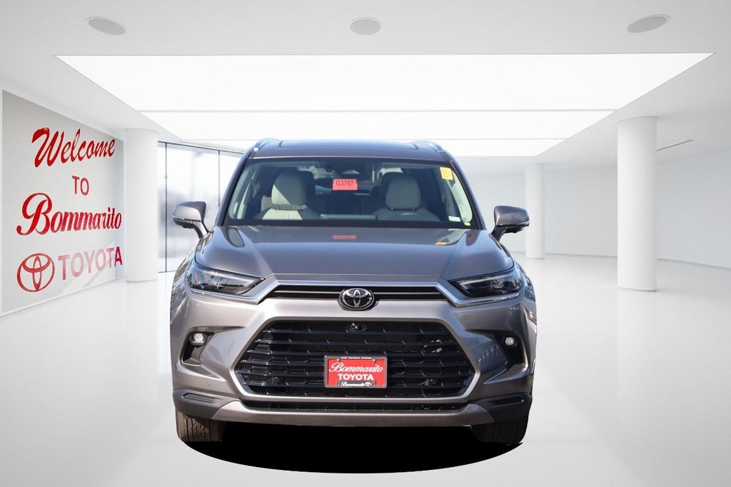 Toyota Grand Highlander Vehicle Full-screen Gallery Image 4