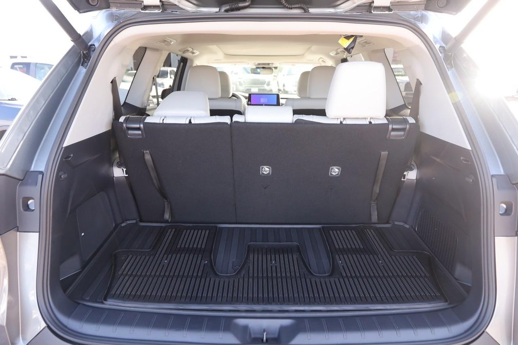 Toyota Grand Highlander Vehicle Full-screen Gallery Image 7