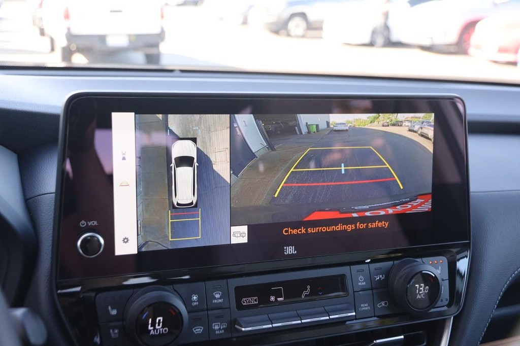 Toyota Grand Highlander Vehicle Full-screen Gallery Image 19