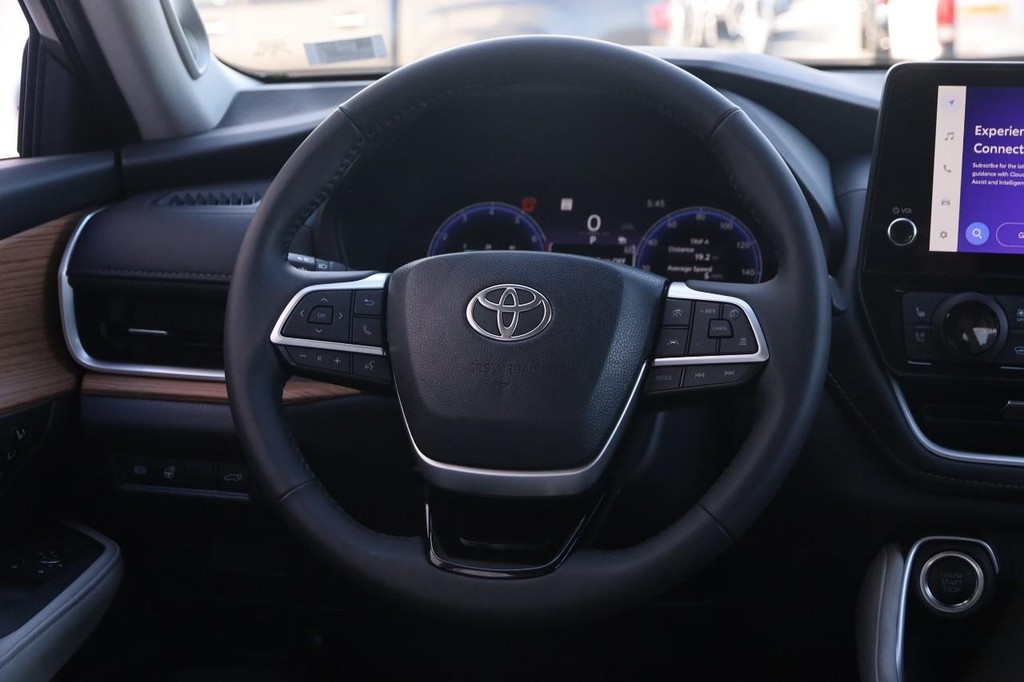 Toyota Grand Highlander Vehicle Full-screen Gallery Image 26