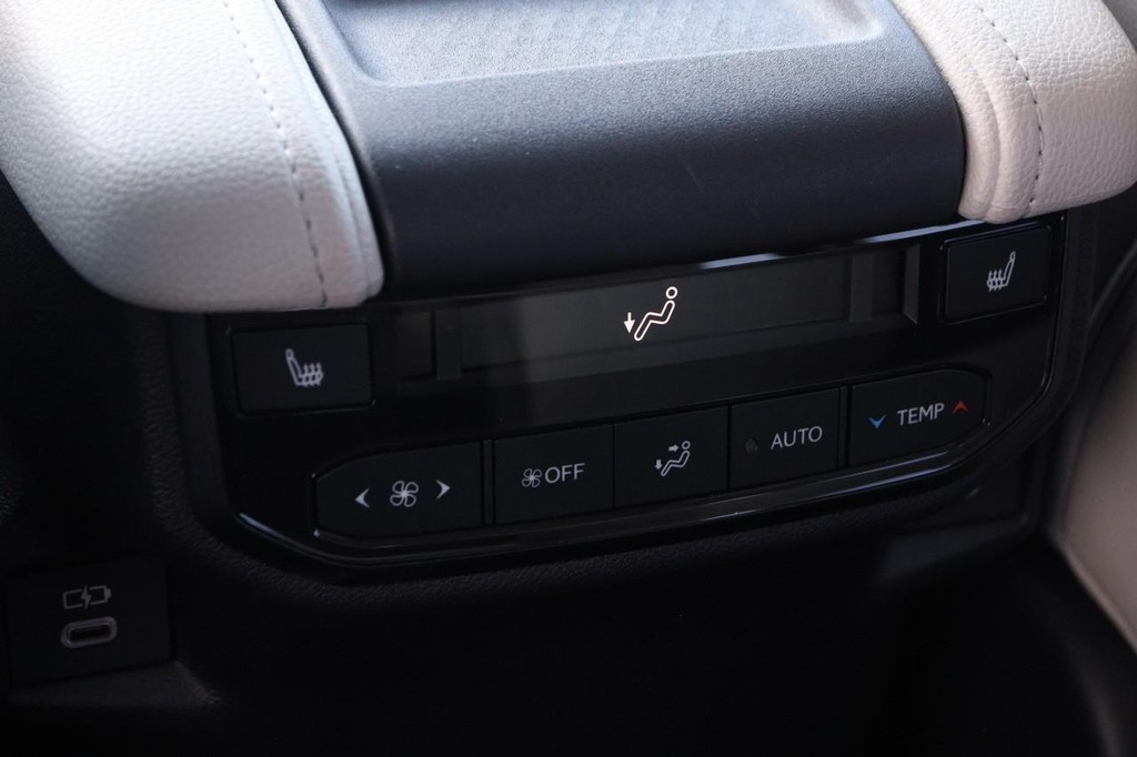 Toyota Grand Highlander Vehicle Full-screen Gallery Image 29