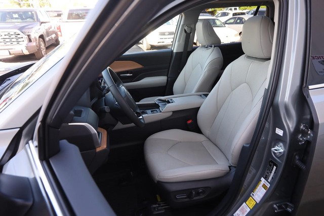 Toyota Grand Highlander Vehicle Image 10
