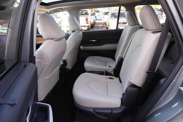 Toyota Grand Highlander Vehicle Image 11