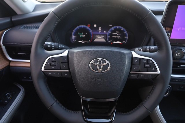 Toyota Grand Highlander Vehicle Image 13