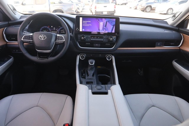 Toyota Grand Highlander Vehicle Image 24
