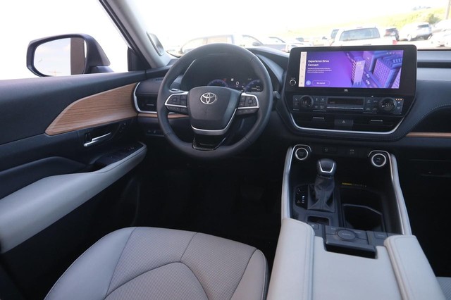 Toyota Grand Highlander Vehicle Image 25
