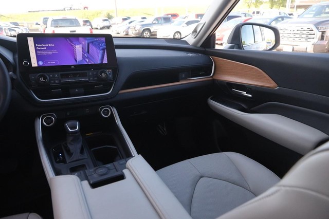 Toyota Grand Highlander Vehicle Image 28