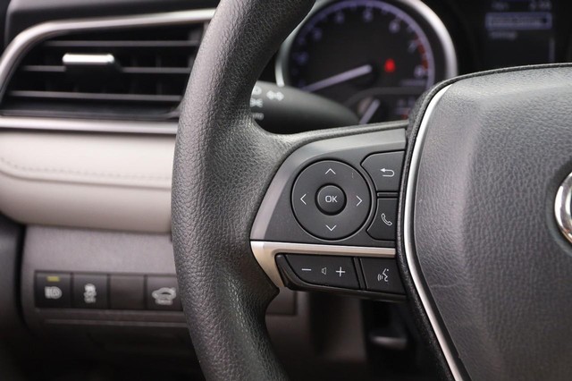 Toyota Camry Vehicle Image 11