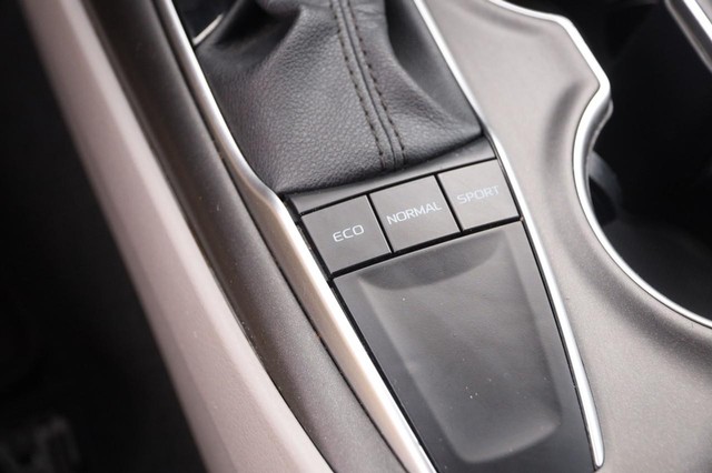 Toyota Camry Vehicle Image 18