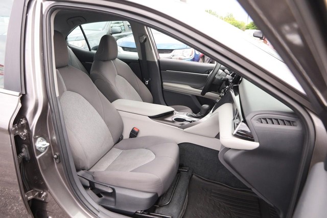 Toyota Camry Vehicle Image 25