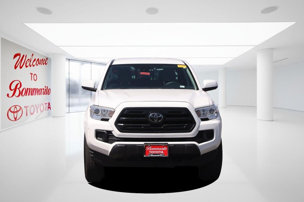 Toyota Tacoma Vehicle Full-screen Gallery Image 4