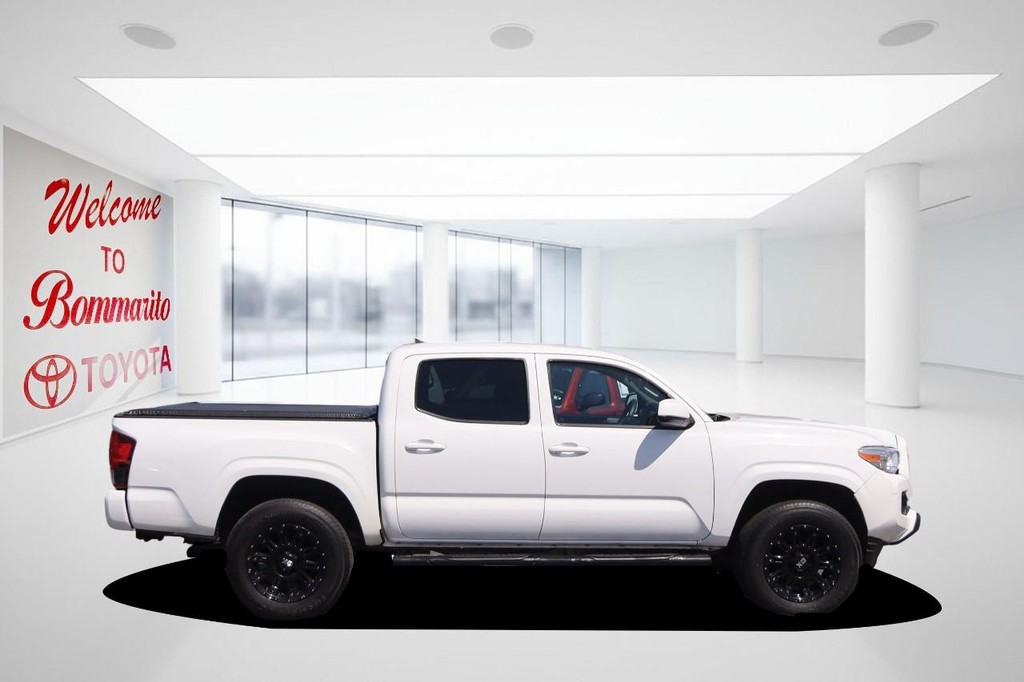 Toyota Tacoma Vehicle Full-screen Gallery Image 5