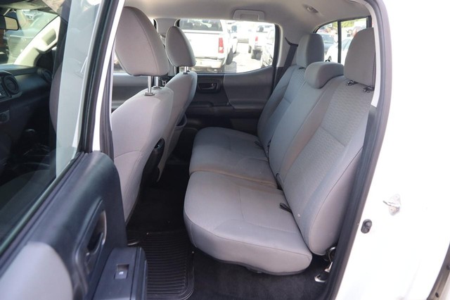 Toyota Tacoma Vehicle Image 09
