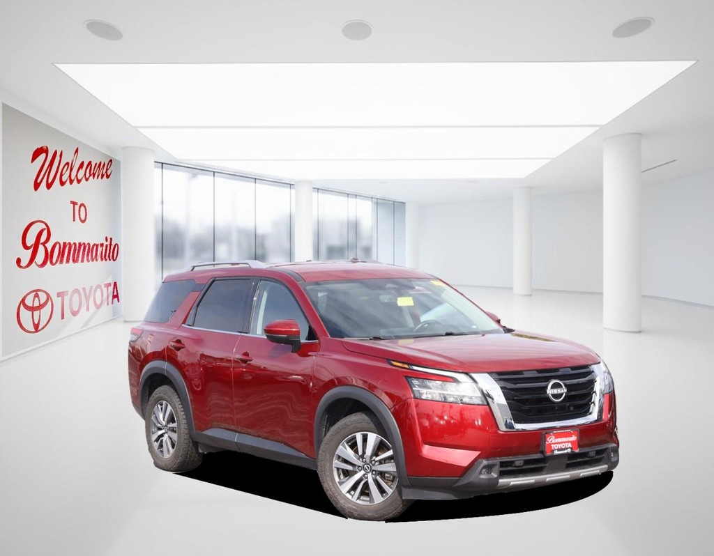 Nissan Pathfinder Vehicle Full-screen Gallery Image 2