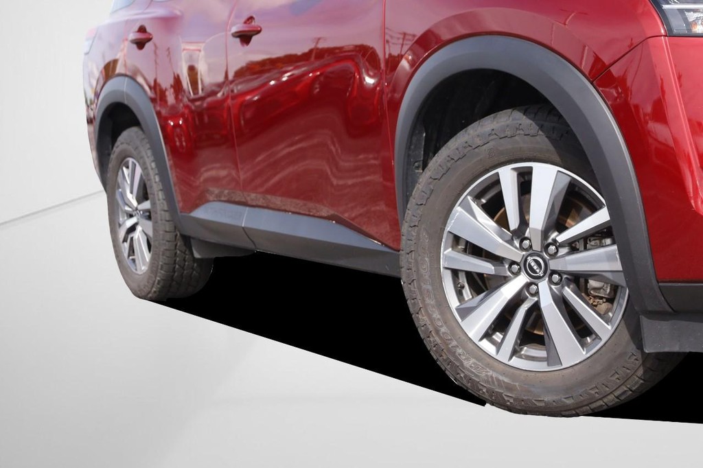 Nissan Pathfinder Vehicle Full-screen Gallery Image 3