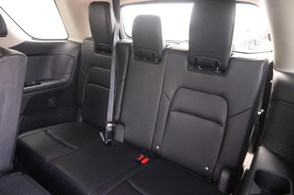 Nissan Pathfinder Vehicle Full-screen Gallery Image 11