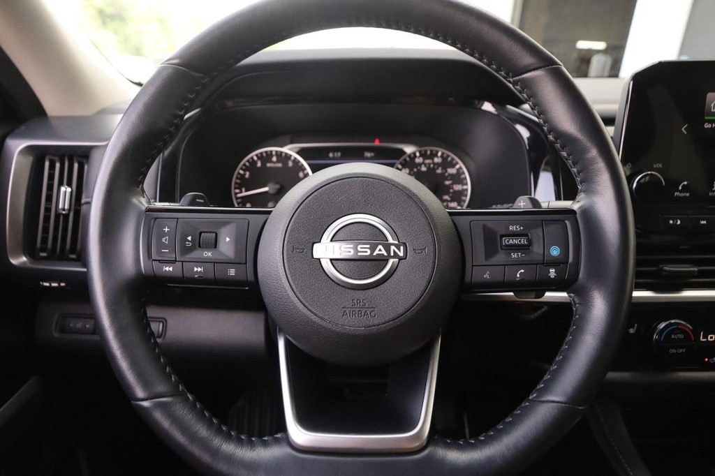 Nissan Pathfinder Vehicle Full-screen Gallery Image 12