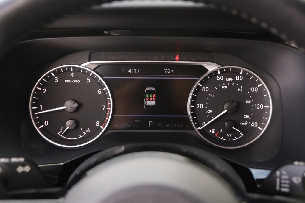 Nissan Pathfinder Vehicle Full-screen Gallery Image 15