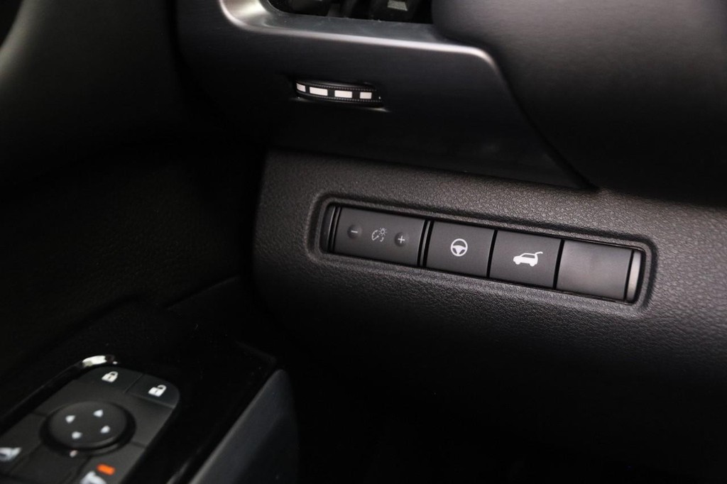 Nissan Pathfinder Vehicle Full-screen Gallery Image 23