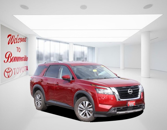 Nissan Pathfinder Vehicle Image 02