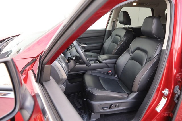 Nissan Pathfinder Vehicle Image 09