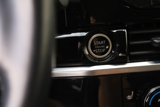 Nissan Pathfinder Vehicle Image 16