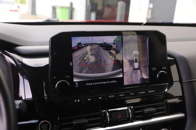 Nissan Pathfinder Vehicle Image 19