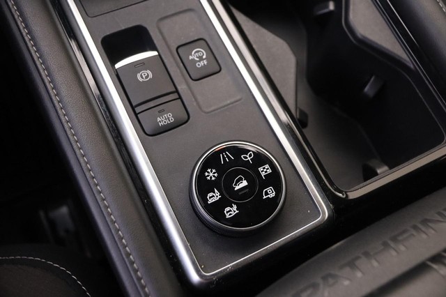Nissan Pathfinder Vehicle Image 22